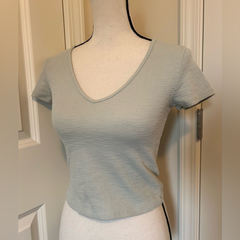 Baby blue V-neck cropped ribbed short sleeve top